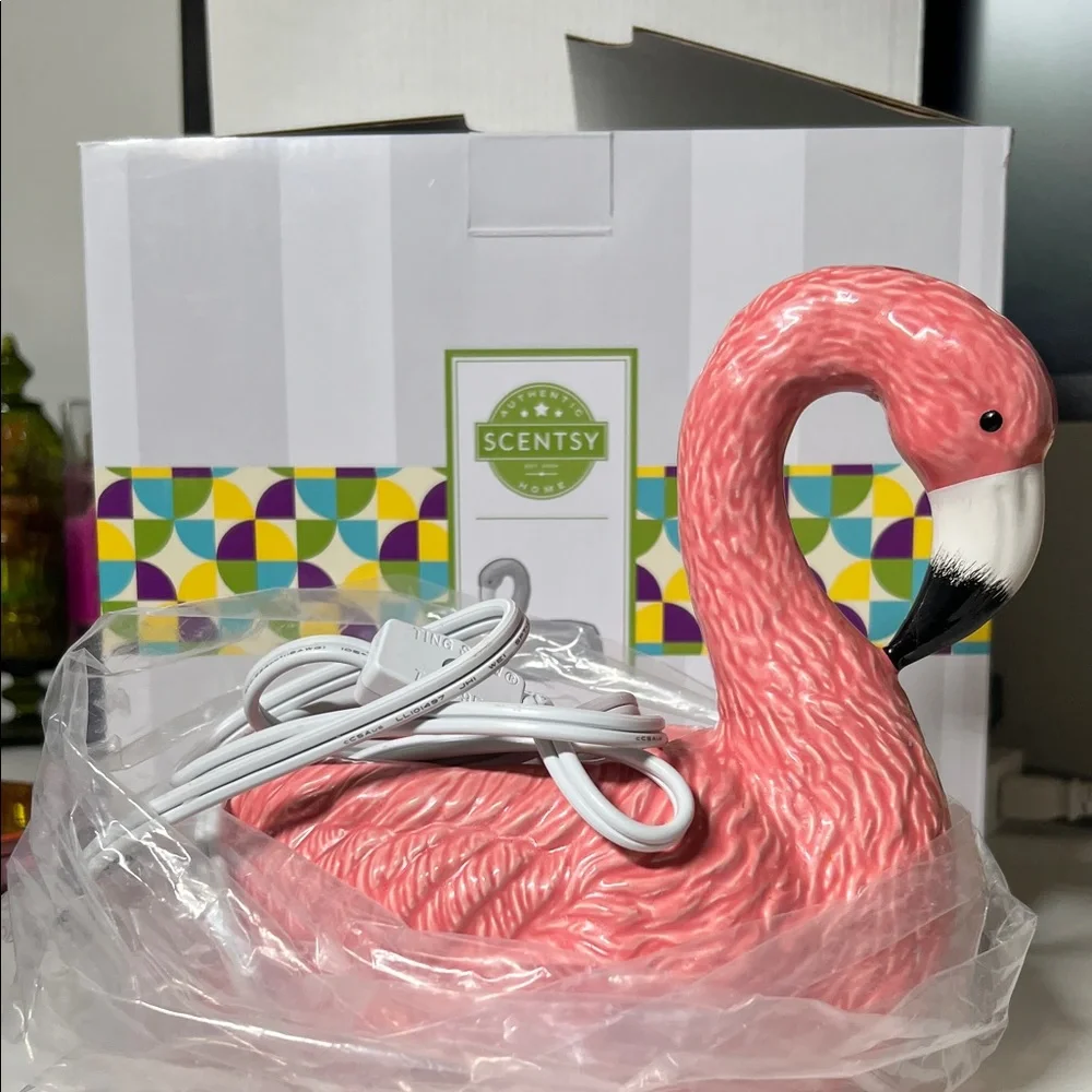 Scentsy Coral Pink Flamingo Ceramic Plug-In Wax Warmer - Picture 2 of 5